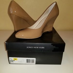 Jones New York wedge shoe